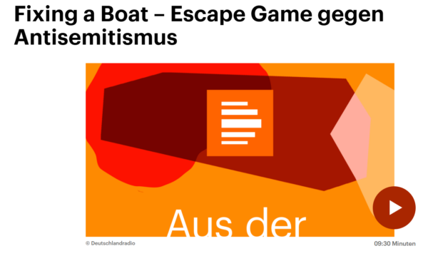 Titelgrafik zu Fixing a Boat – Escape Game gegen Antisemitismus mit orange-roter Illustration und Play-Symbol